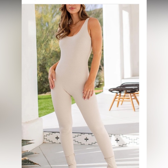 Women’s black jumpsuit - Picture 3 of 4